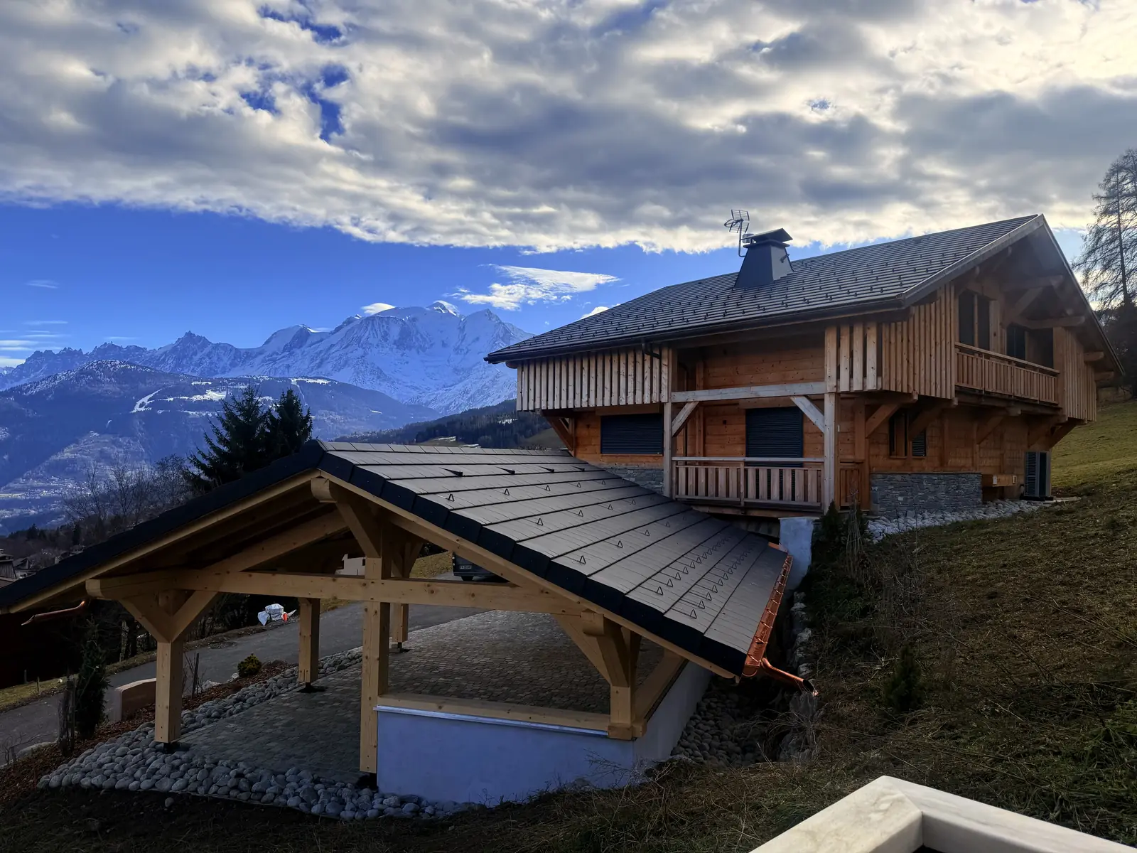 Chalet face au massif du Mont-Blanc