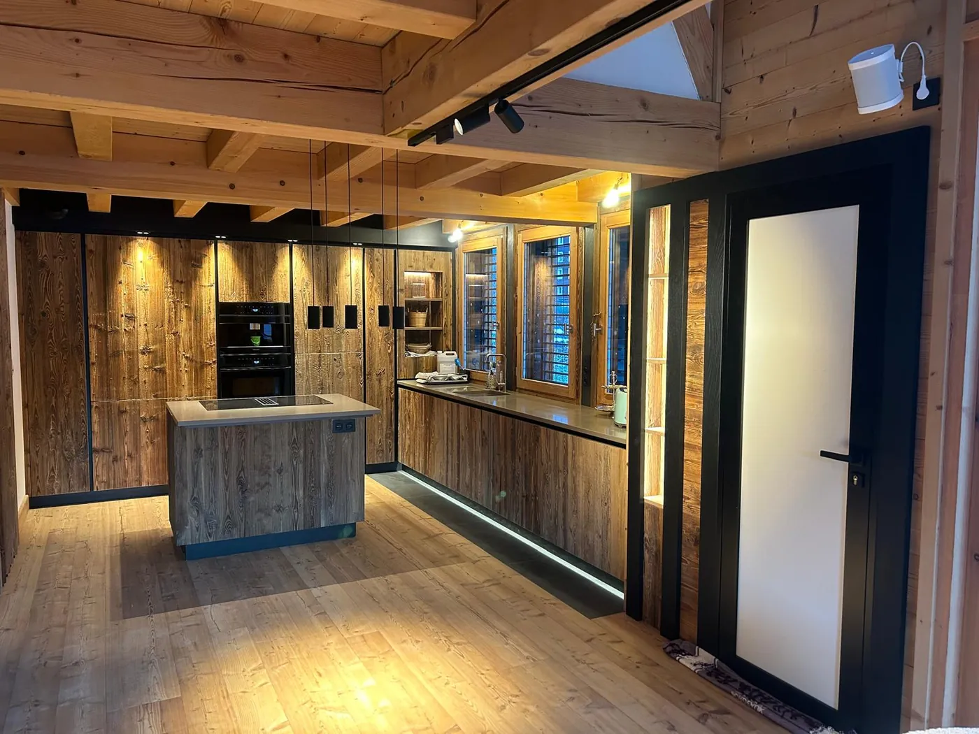 Cuisine ouverte de chalet, pièce où l'air est extrait par la VMC