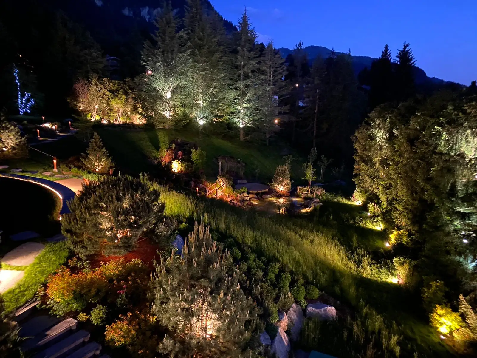 Parc éclairé de nuit en Haute-Savoie
